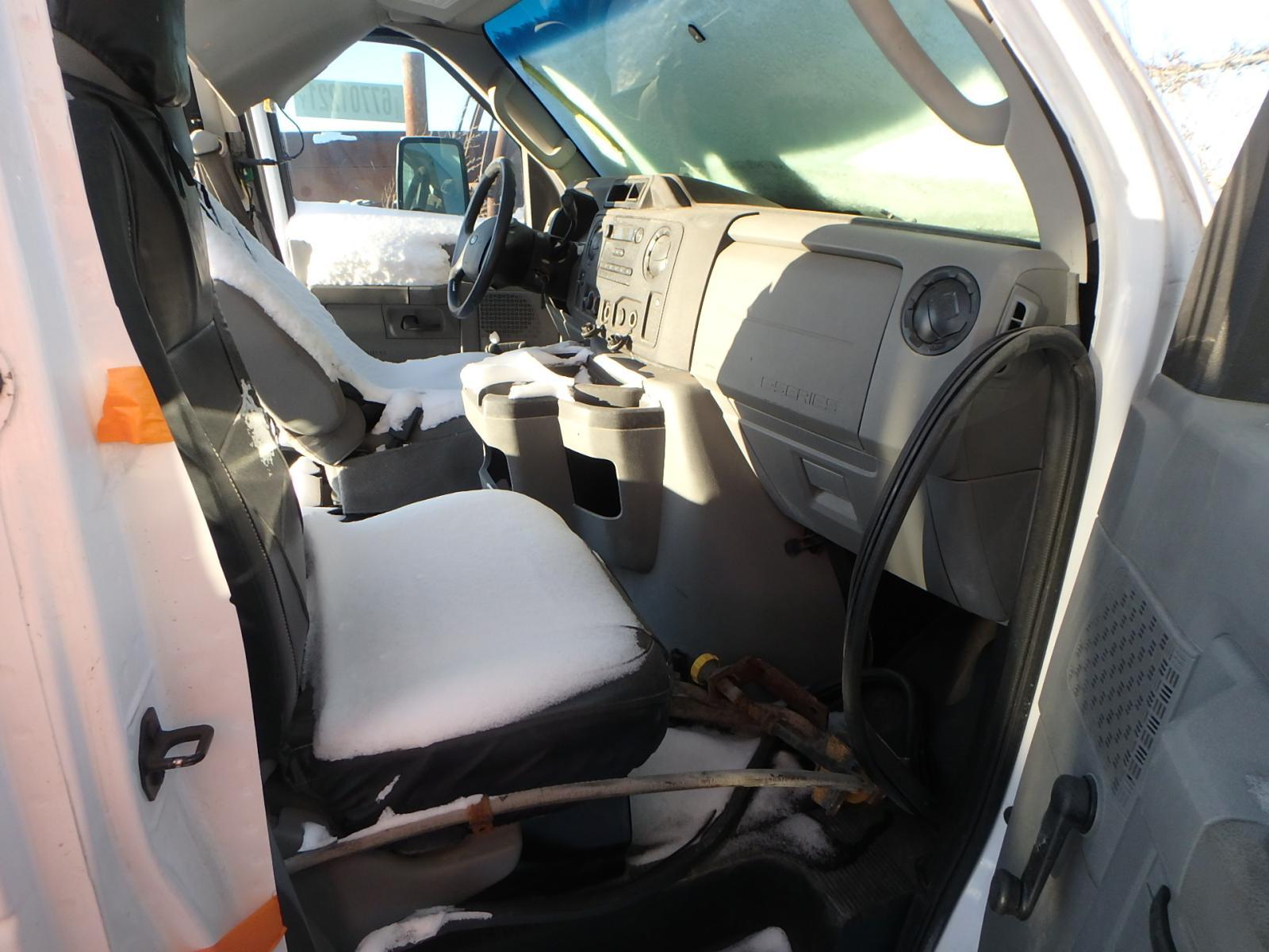 2016 Ford Econoline E450 Super Duty Cutaway Van