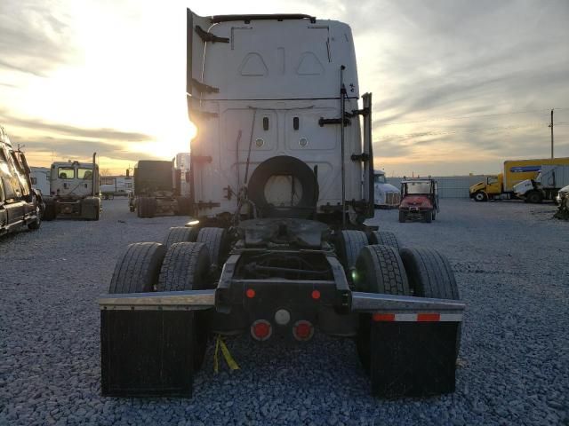 2018 Freightliner Cascadia 125