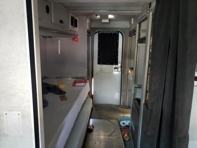 2002 Ford Econoline E450 Super Duty Cutaway Van