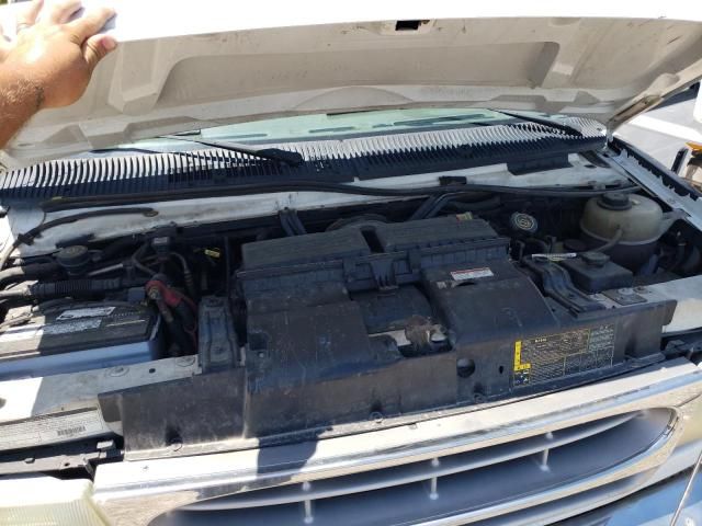 2002 Ford Econoline E450 Super Duty Cutaway Van