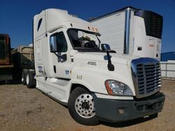 Salvage cars for sale from Copart Lexington, KY: 2013 Freigliner Cascadia 125