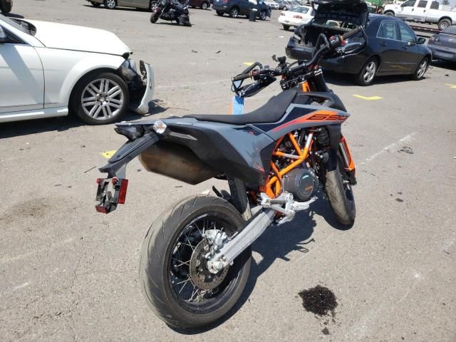 2022 KTM 690 SMC R