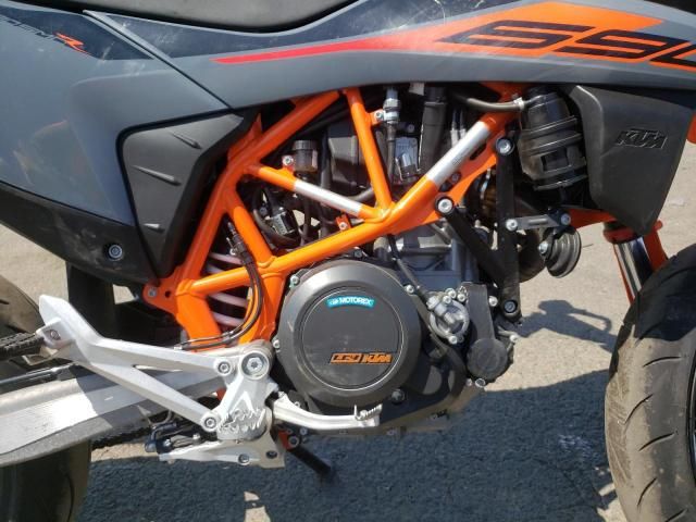 2022 KTM 690 SMC R