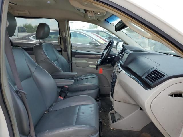 2010 Volkswagen Routan SE