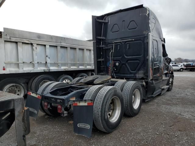 2019 Freightliner Cascadia 126