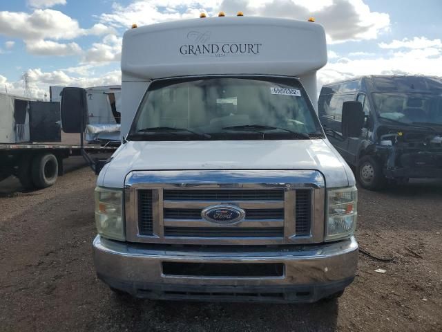 2008 Ford Econoline E450 Super Duty Cutaway Van