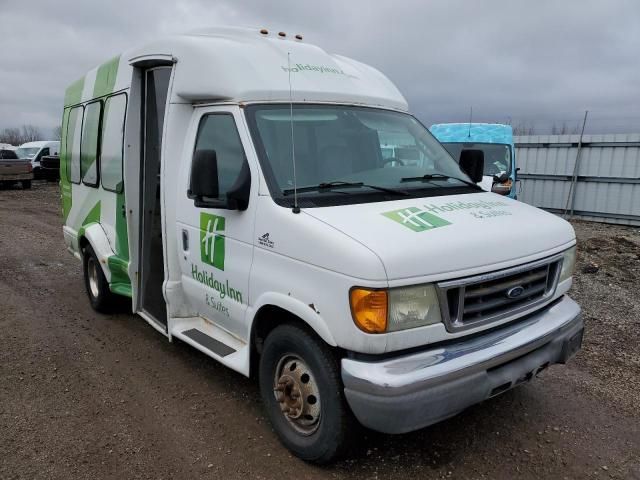 2004 Ford Econoline E350 Super Duty Cutaway Van