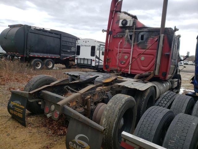 2010 Freightliner Cascadia 125