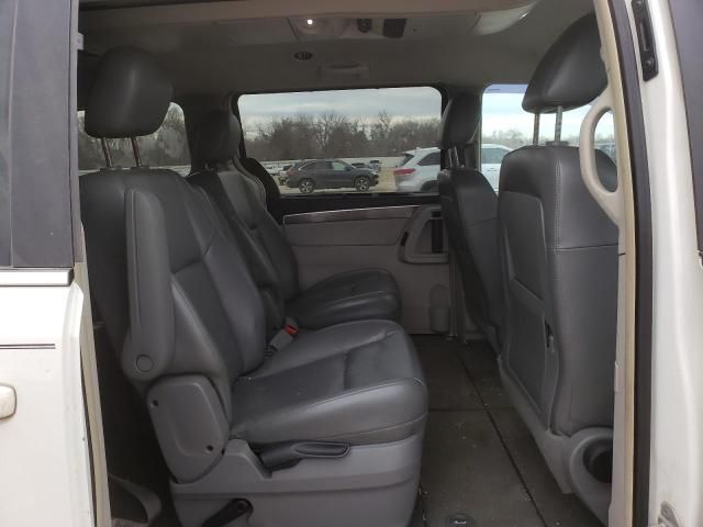 2010 Volkswagen Routan SE