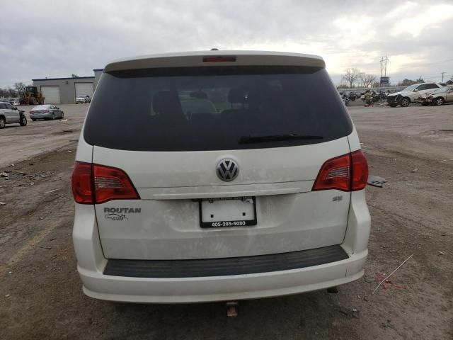 2010 Volkswagen Routan SE