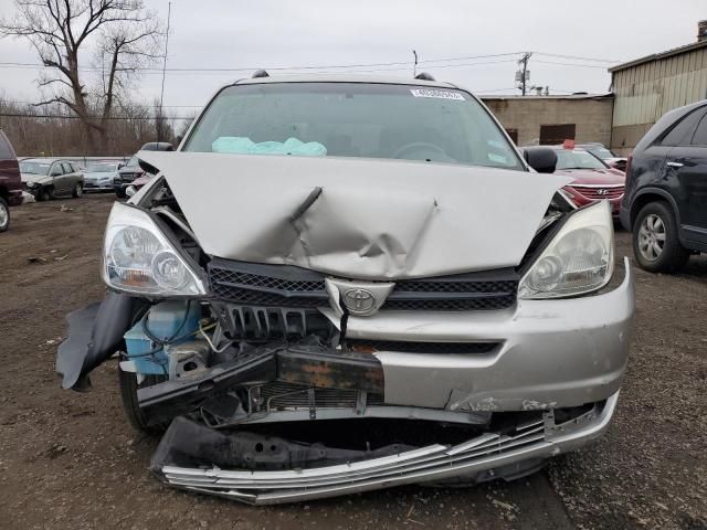 2004 Toyota Sienna CE