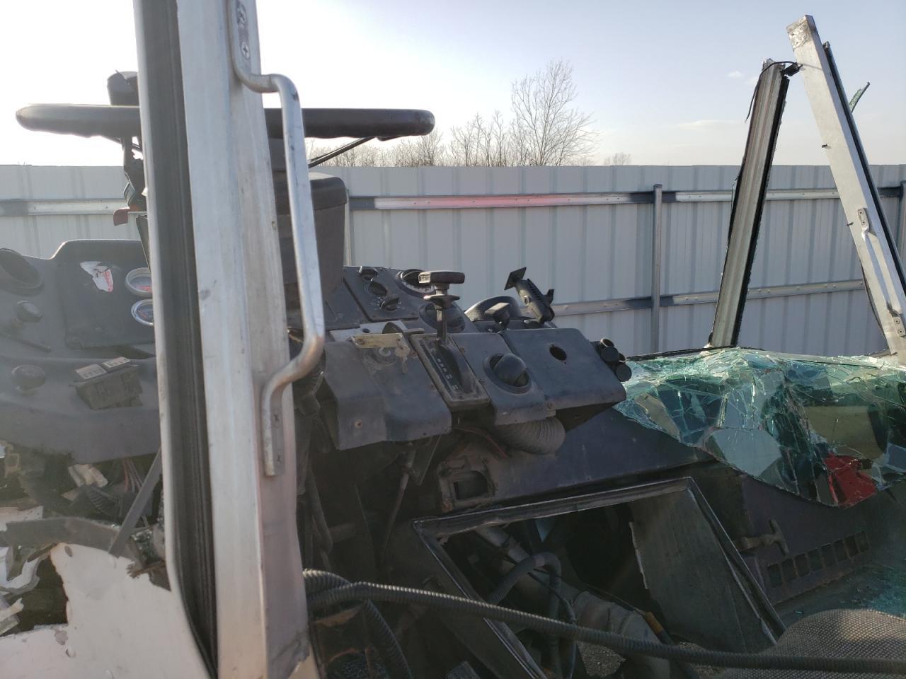 1999 Freightliner Chassis M Line WALK-IN Van