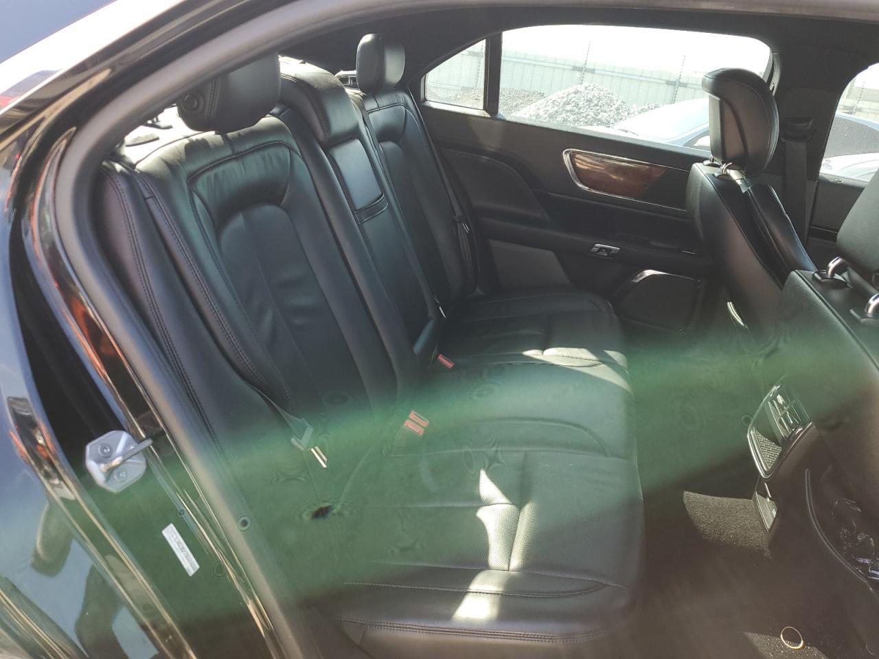 2017 Lincoln Continental Select