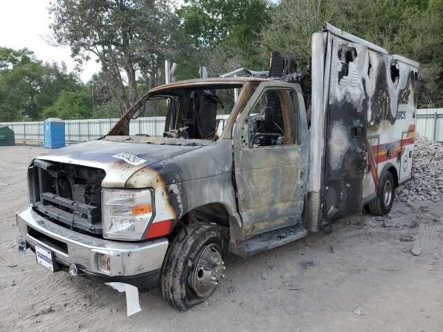 2019 Ford Econoline E450 Super Duty Cutaway Van