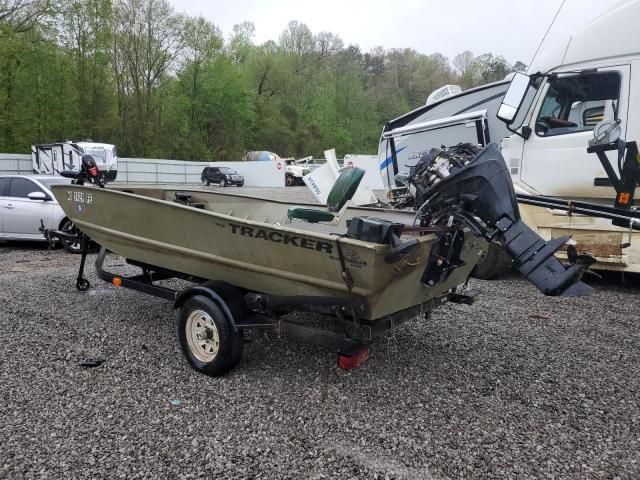 2003 Tracker Boat