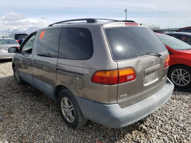1999 Toyota Sienna CE