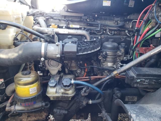 2017 Freightliner Cascadia 125