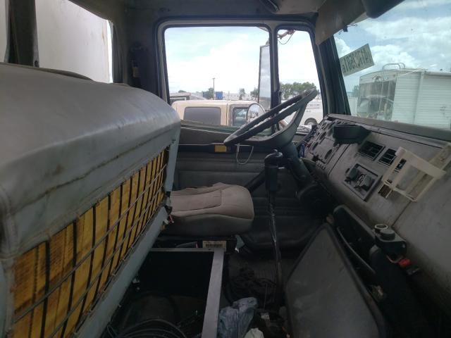 2000 Freightliner Medium Conventional FL112