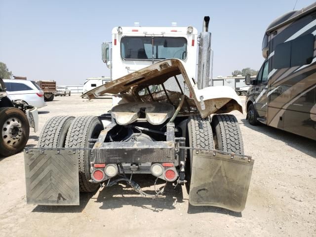 2013 Peterbilt 384