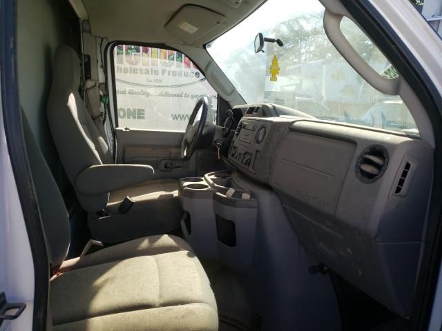 2012 Ford Econoline E350 Super Duty Cutaway Van