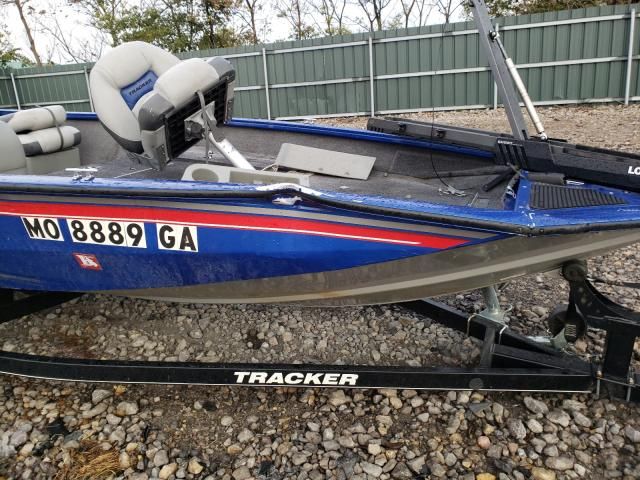 2016 Tracker Boat