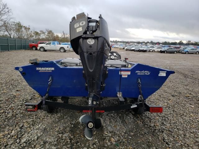 2016 Tracker Boat
