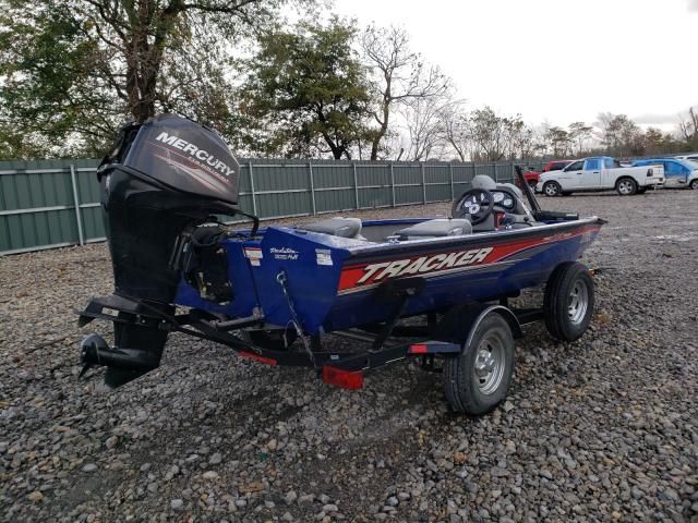 2016 Tracker Boat