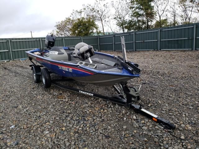 2016 Tracker Boat