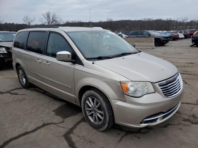 2013 Chrysler Town & Country Touring L