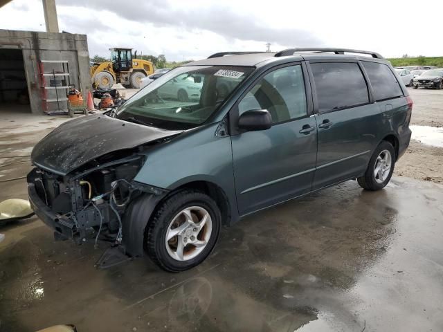 2004 Toyota Sienna CE