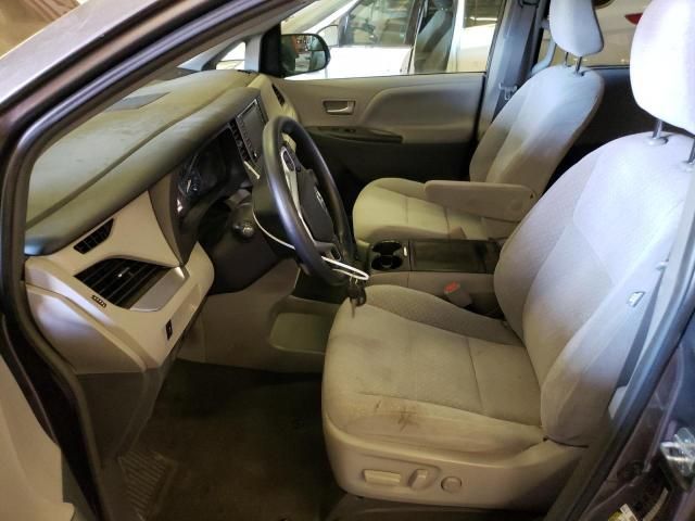 2018 Toyota Sienna LE