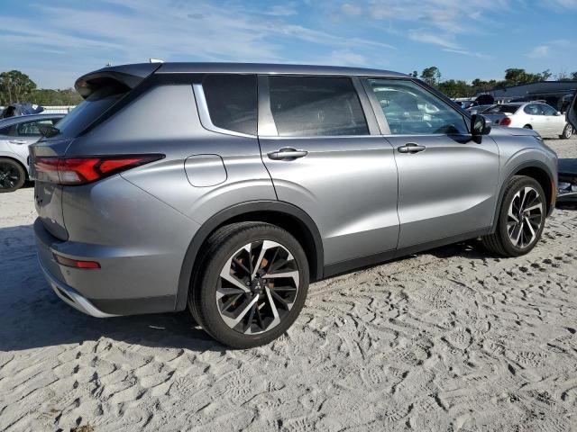 2022 Mitsubishi Outlander SE