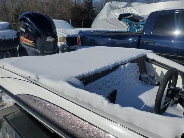 1999 Stratos Boat
