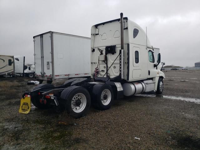 2013 Freightliner Cascadia 125