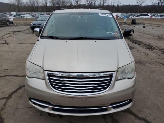 2013 Chrysler Town & Country Touring L