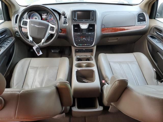 2014 Chrysler Town & Country Touring L