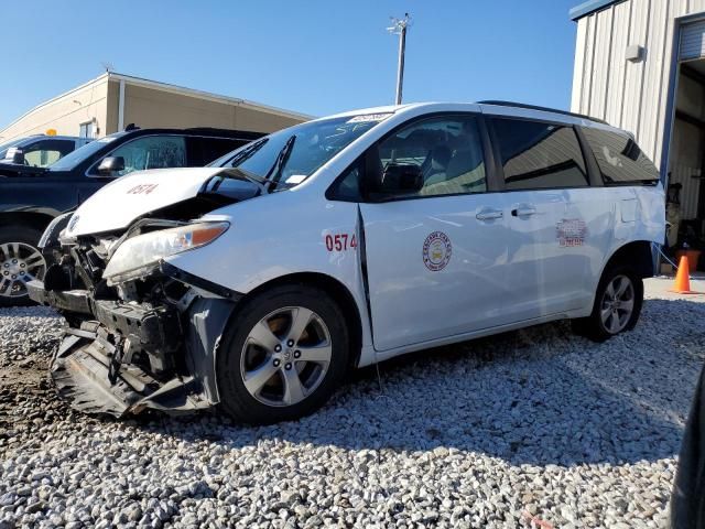 2017 Toyota Sienna LE