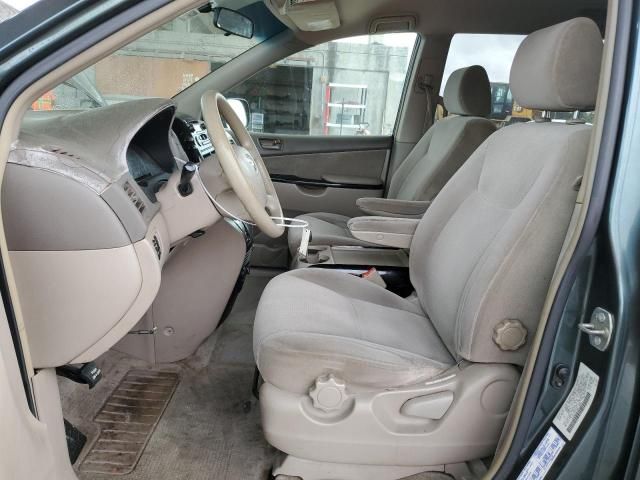 2004 Toyota Sienna CE