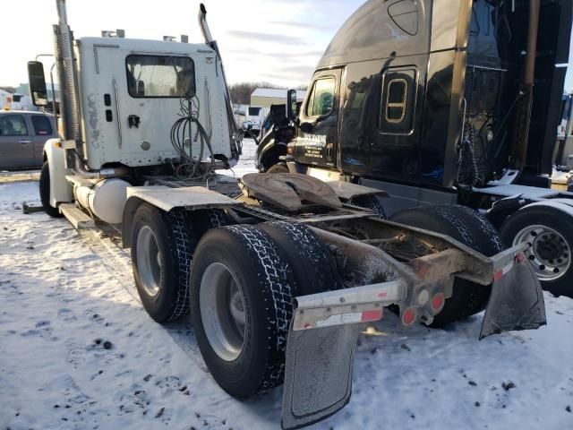 2014 Freightliner Conventional Coronado 132