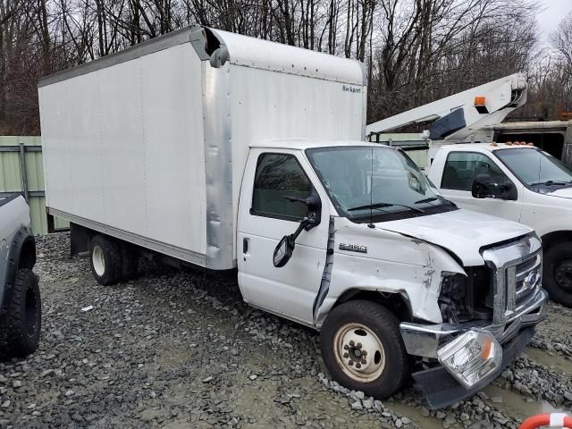 2022 Ford Econoline E350 Super Duty Cutaway Van