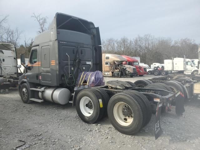 2018 Freightliner Cascadia 113