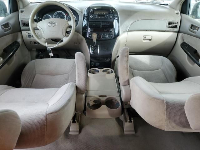 2004 Toyota Sienna CE