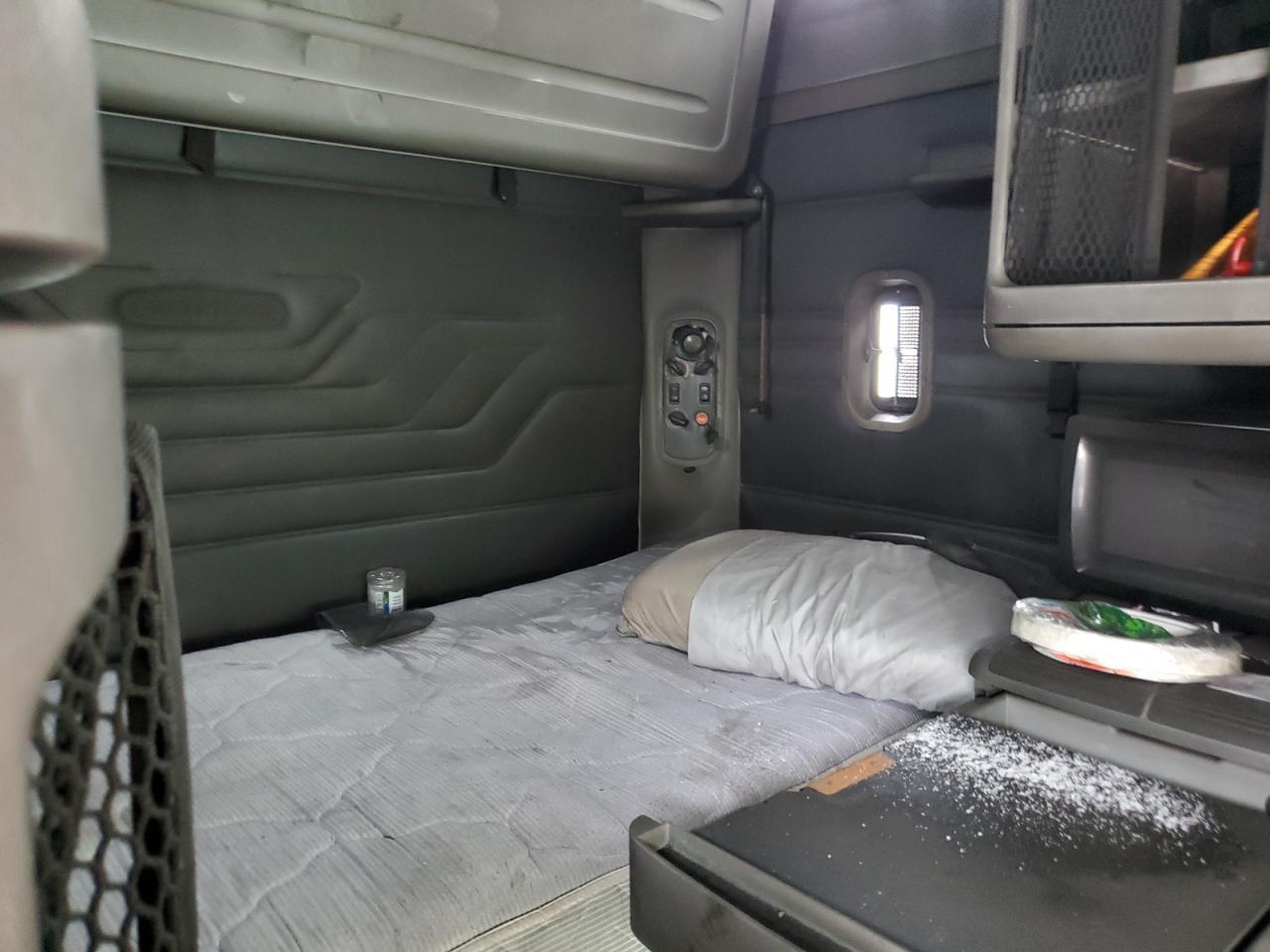 2009 Freightliner Conventional ST120