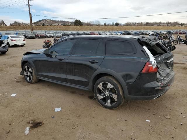 2020 Volvo V60 Cross Country T5 Momentum