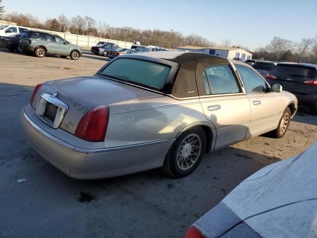 2001 Lincoln Town Car Signature