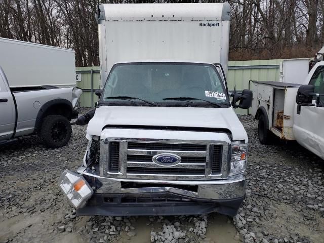 2022 Ford Econoline E350 Super Duty Cutaway Van