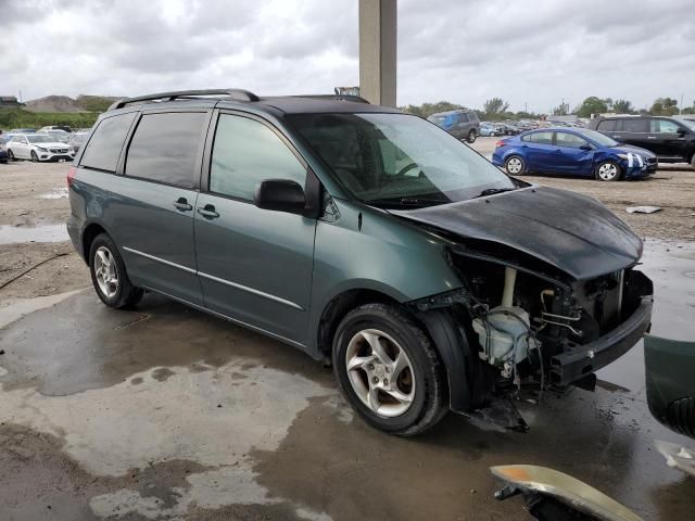 2004 Toyota Sienna CE