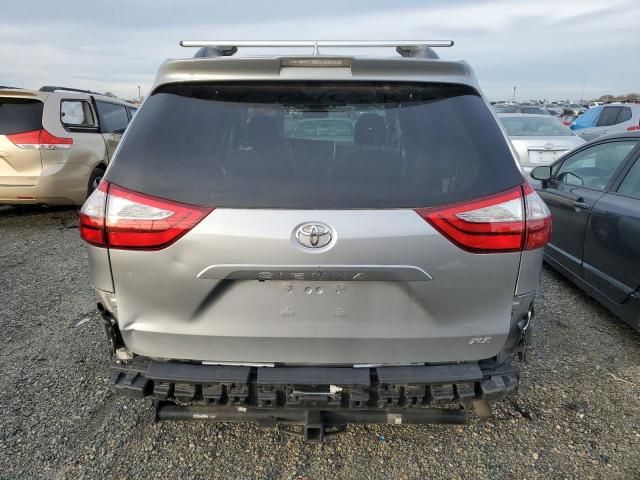 2018 Toyota Sienna XLE