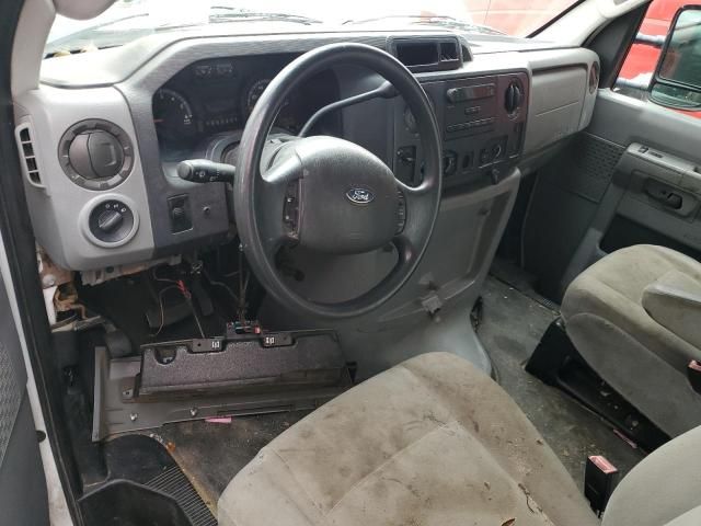 2011 Ford Econoline E350 Super Duty Cutaway Van