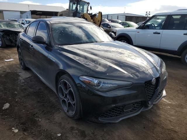 2022 Alfa Romeo Giulia Super